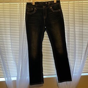 Miss Me mid-rise easy straight jeans. Size 32.